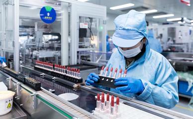 月產近7000萬支，這家化妝品代工廠為何營收增長將超三成？